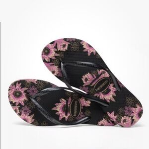Havaianas Women's Black and Pink Floral Flip Flops